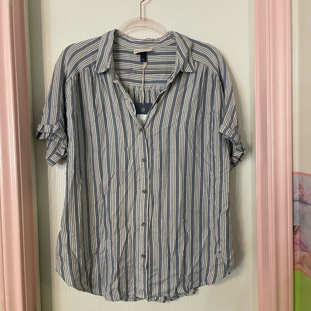 NWT Universal Thread button-down women’s shirt